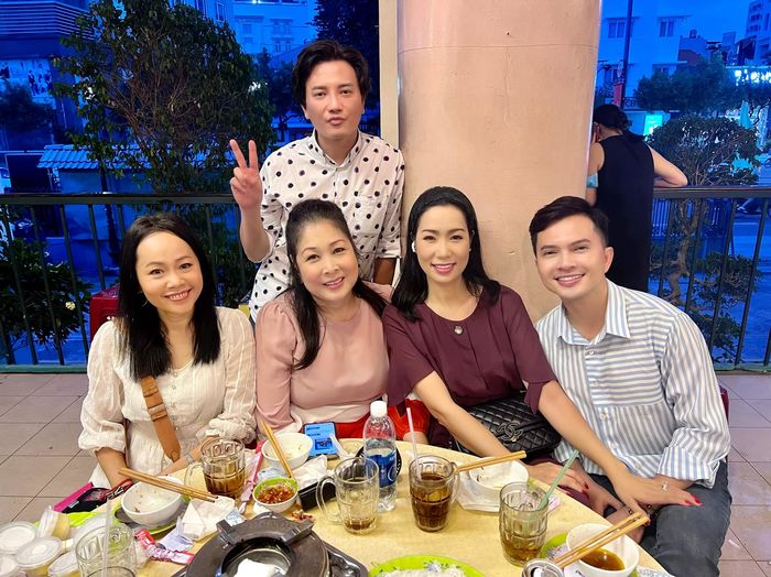 Trịnh Kim Chi vì đồng nghiệp: giúp Hồng Vân tiếp quản sân khấu kịch