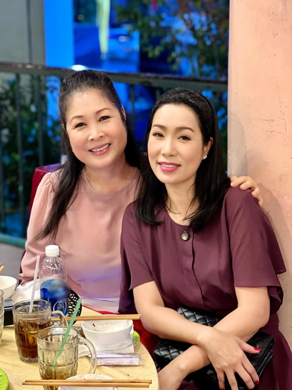 Trịnh Kim Chi vì đồng nghiệp: giúp Hồng Vân tiếp quản sân khấu kịch