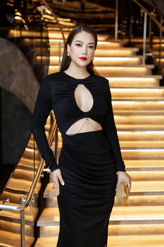 Trương Ngọc Ánh biến hóa đủ style chỉ với 1 chiếc váy đen