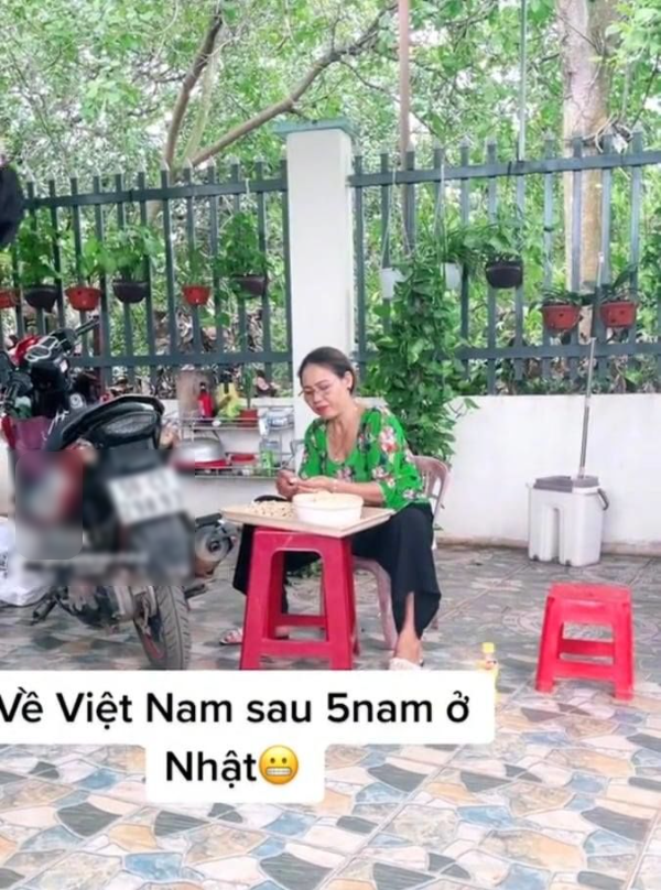 Sau 5 năm đi Nhật: Con trai đứng nhìn mãi mà mẹ không nhận ra