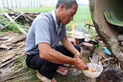 Người mẹ rửa chén thuê nuôi con gái nhận học bổng 6 tỷ đồng