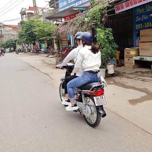Rần rần quan điểm: Đàn ông trên 20 tuổi mà còn đi xe số là kém sang