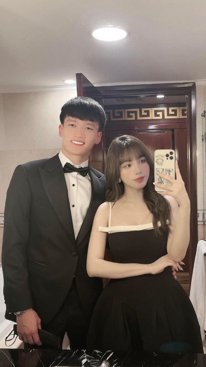 Hoàng Đức cưng nóc nhà nhất đội tuyển VN: Khắc tên bạn gái lên giày