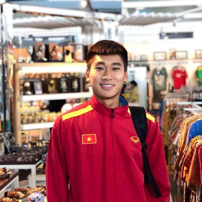 Cầu thủ Nhâm Mạnh Dũng: Từ hot boy sân cỏ đến người hùng SEA Games 31