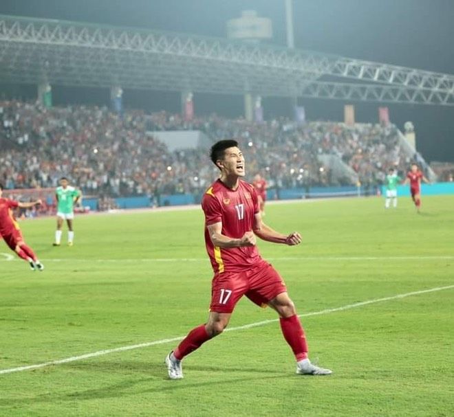 Cầu thủ Nhâm Mạnh Dũng: Từ hot boy sân cỏ đến người hùng SEA Games 31