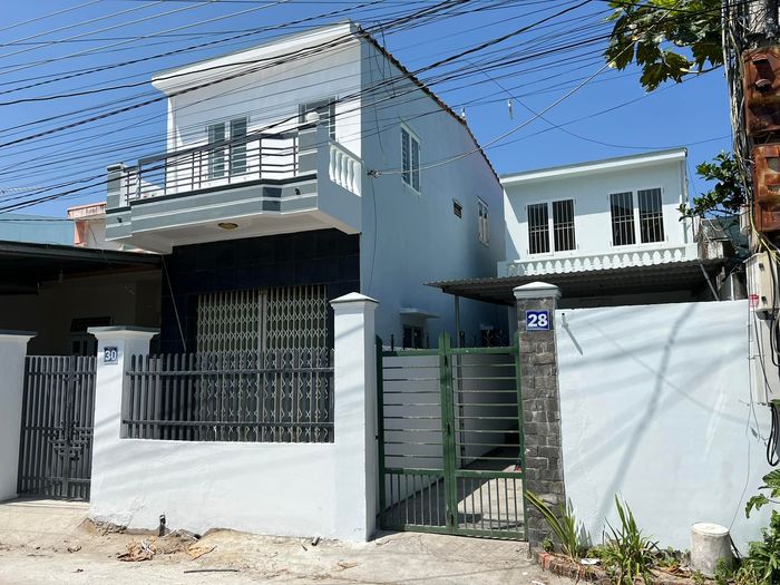 Từng sống trong căn nhà gần vách đá, Bà Nhân quay lại thăm chốn xưa