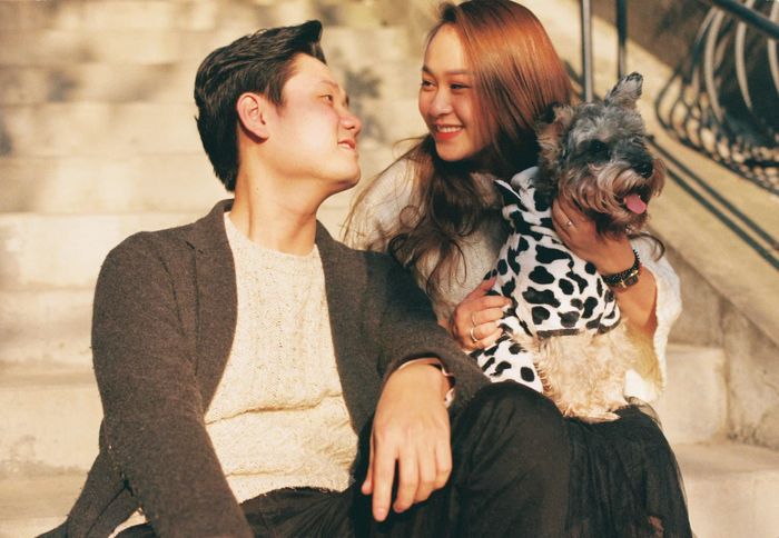 Đáng yêu hình ảnh anh chồng giảng viên thanh nhạc nhắc bài cho vợ