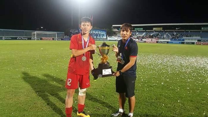 Vũ Tiến Long: Cầu thủ tuổi trẻ tài cao của U23 VN, làm bố ở tuổi 20