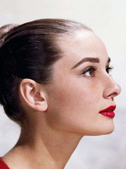 7749 cách làm đẹp của mỹ nhân mọi thời đại Audrey Hepburn