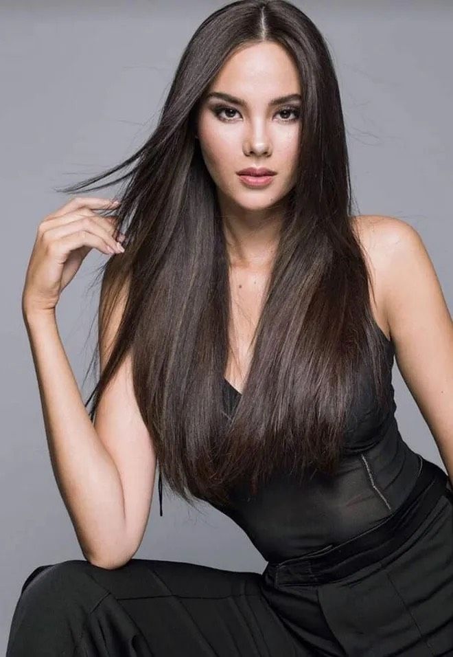 Bí quyết chăm sóc da của Catriona Gray: Tẩy trang bằng dầu dừa