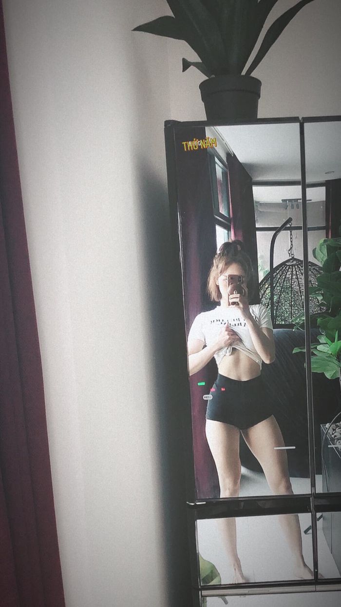 Mỹ nhân Việt đẹp hút mắt ở phòng gym: Khả Ngân mặt mộc vẫn xinh
