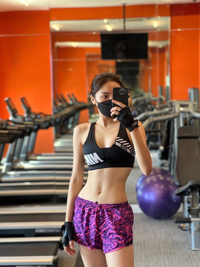 Mỹ nhân Việt đẹp hút mắt ở phòng gym: Khả Ngân mặt mộc vẫn xinh