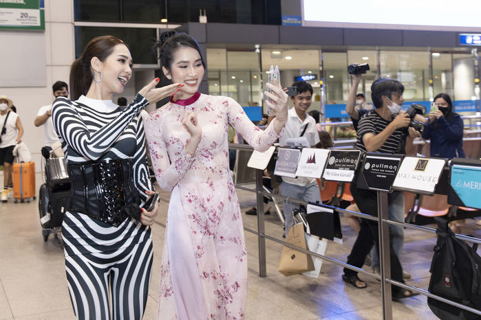 Á hậu học giỏi Phương Anh đọ sắc bên Hoa hậu Quốc tế 2019