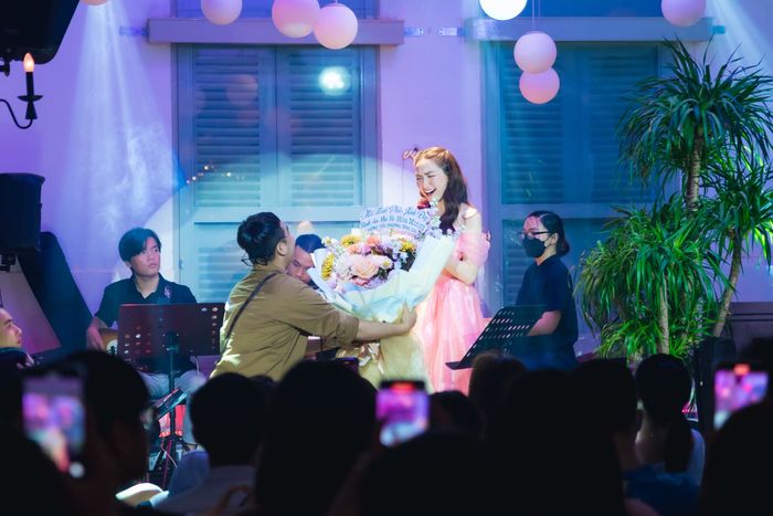 Ảnh du lịch Hạ Long của nhà Hòa Minzy sau 13 năm: cậu út cao vượt trội