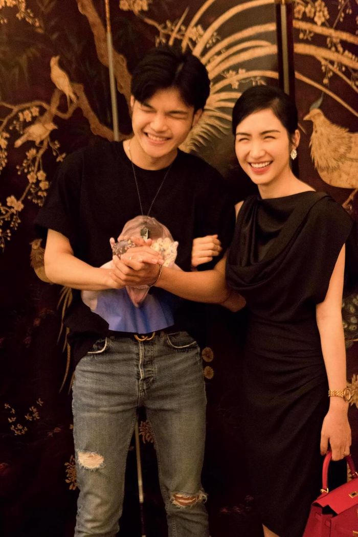 Ảnh du lịch Hạ Long của nhà Hòa Minzy sau 13 năm: cậu út cao vượt trội