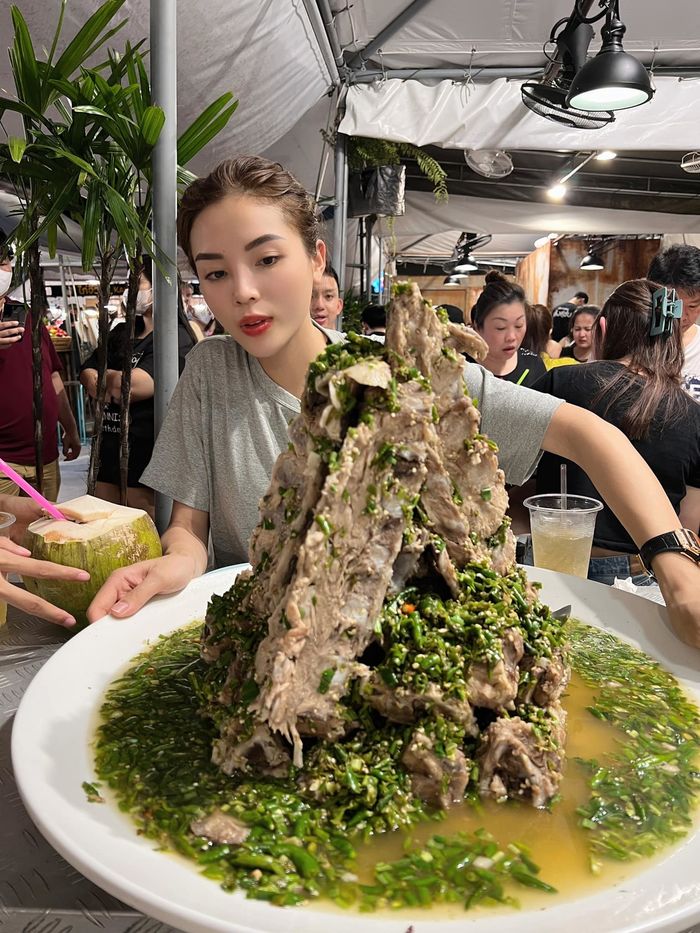 Ảnh hot sao Việt 14/6: Thảo Nhi Lê cosplay Khánh Vân