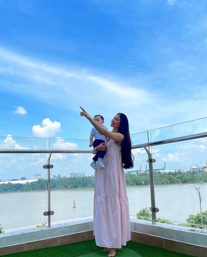 Ảnh hot sao Việt 23/6: Trân Đài đụng ý tưởng váy dạ hội với Nam Em