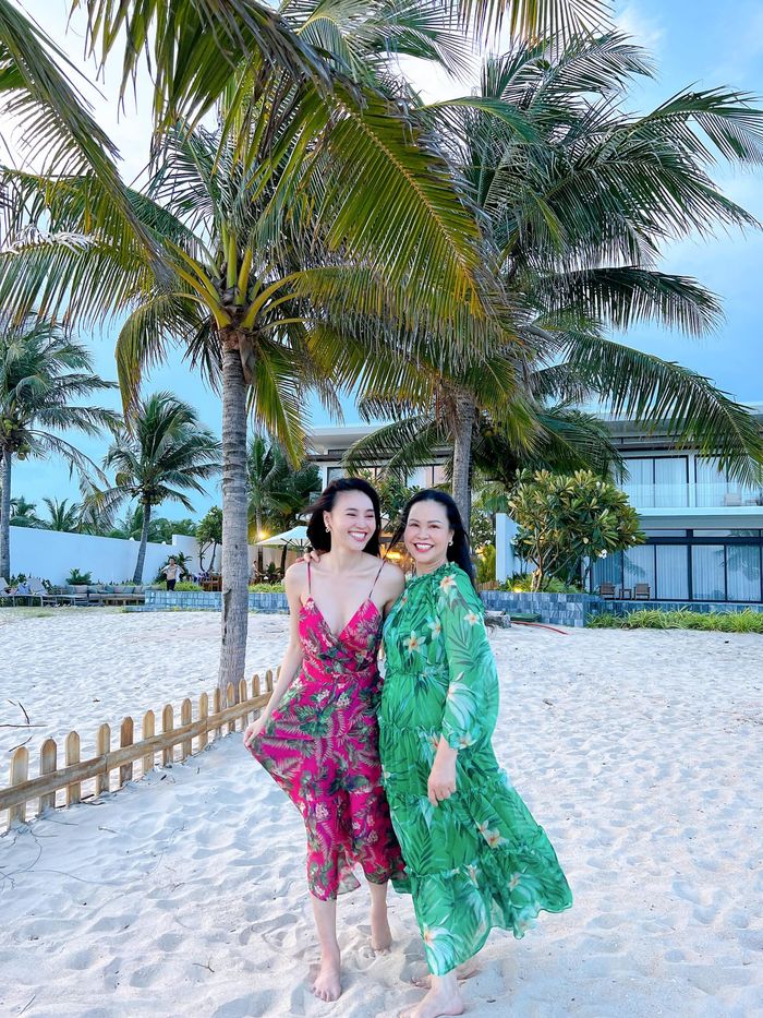 Ảnh hot sao Việt 23/6: Trân Đài đụng ý tưởng váy dạ hội với Nam Em