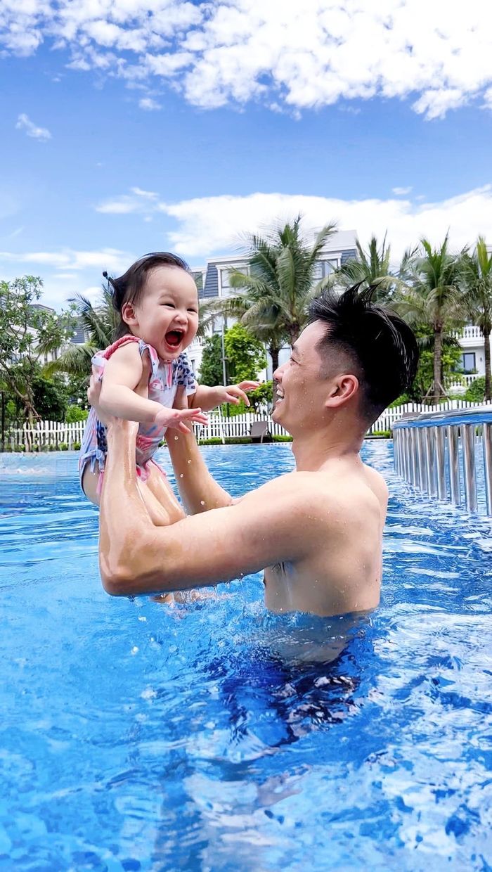 Ảnh hot sao Việt 25/6: Hoa hậu Thu Hoài để lộ BST giày hiệu khủng