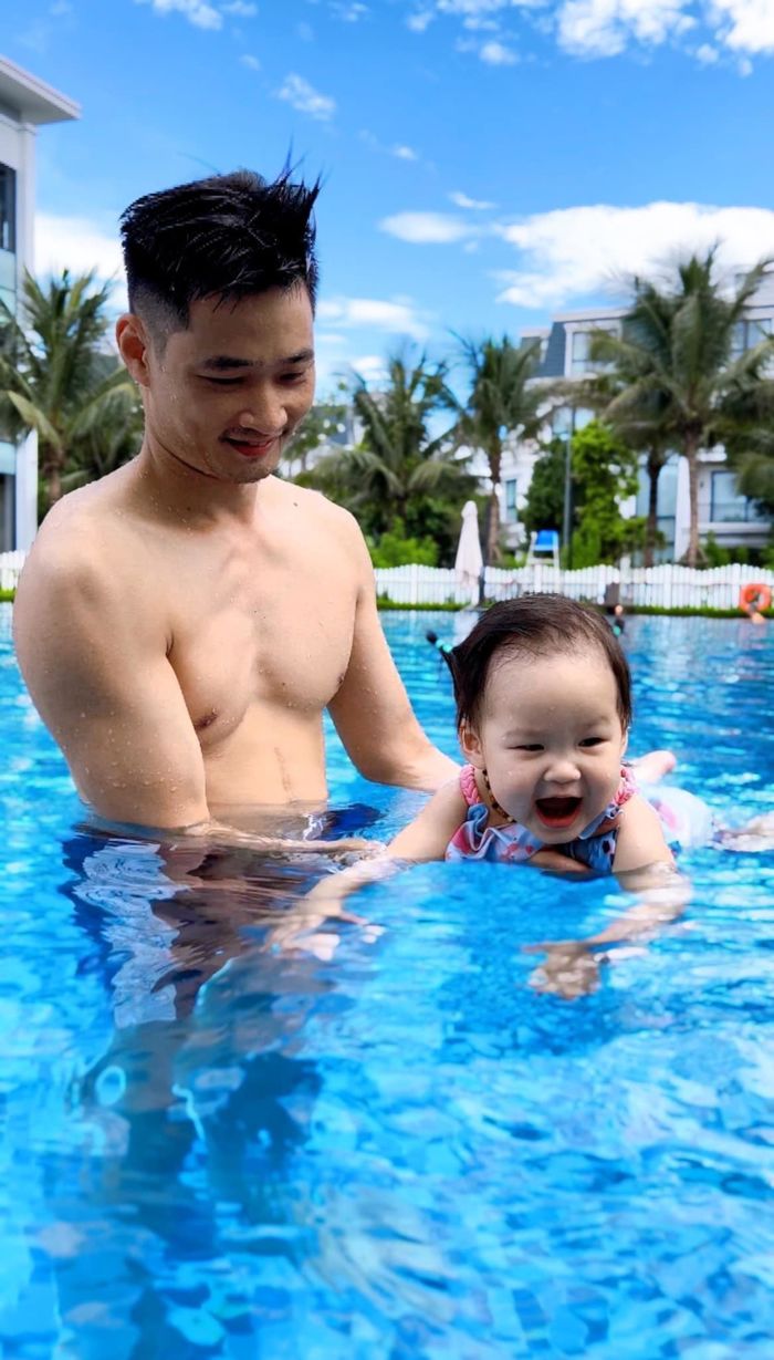 Ảnh hot sao Việt 25/6: Hoa hậu Thu Hoài để lộ BST giày hiệu khủng