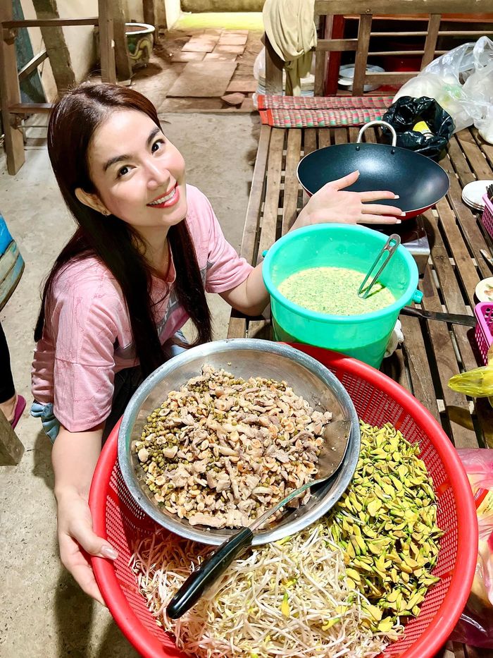 Ảnh hot sao Việt 4/6: Khánh Thi cùng ông xã và tình cũ mặc đồng điệu