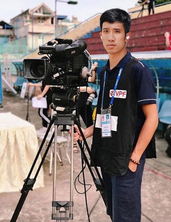 Anh thợ chỉnh ảnh giúp cô gái có ảnh chụp với người chồng vừa mất