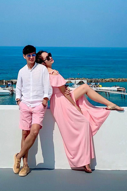 Ảnh tình tứ ở trời Tây của các cặp sao: Lệ Quyên, Hà Hồ chung style