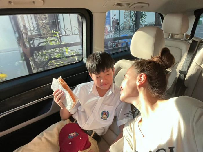 Mỹ nhân Việt vẫn muốn tự tay chăm con dù khá bận công việc