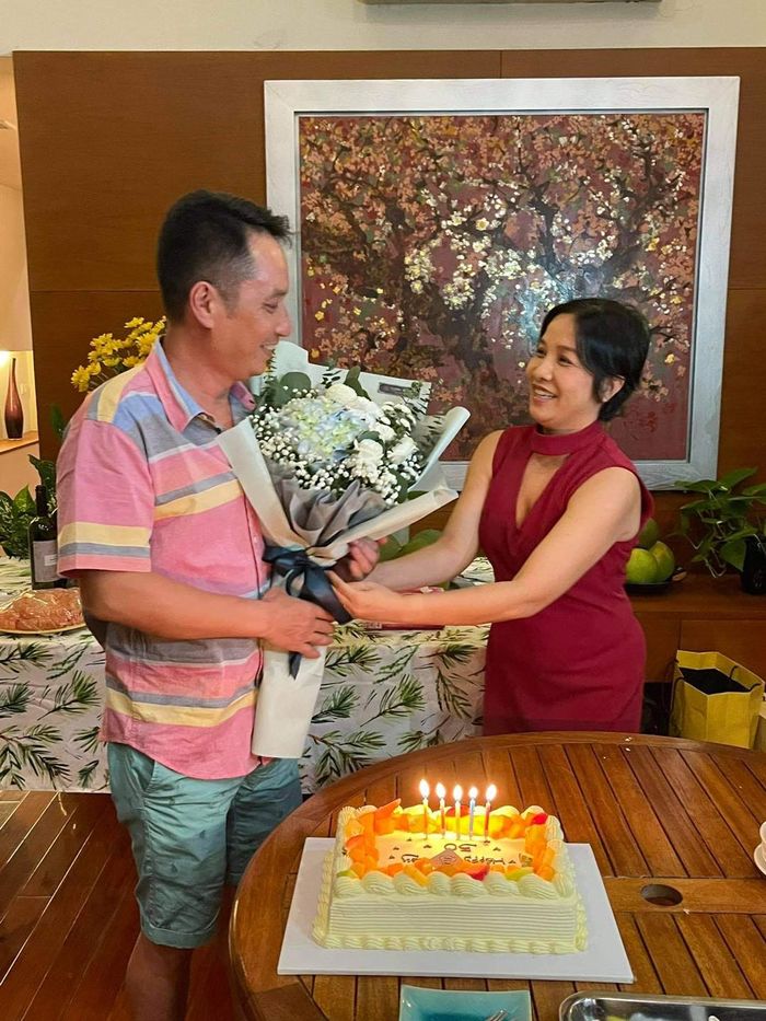 Bí quyết giữ lửa hôn nhân 20 năm có lẻ của sao Việt