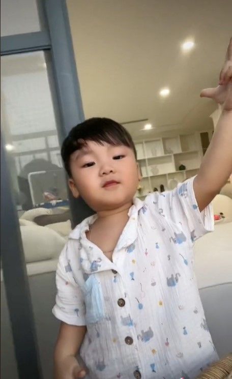 Bo Thúi hát hit của Erik: Mẹ Hòa yên tâm đã có người nối nghiệp