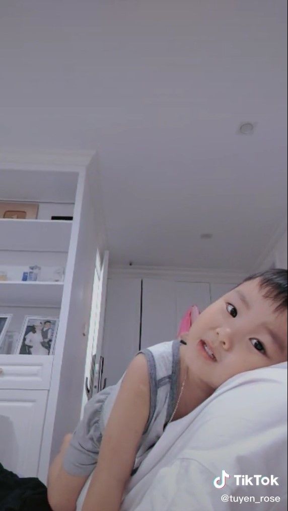 Bo Thúi hát hit của Erik: Mẹ Hòa yên tâm đã có người nối nghiệp