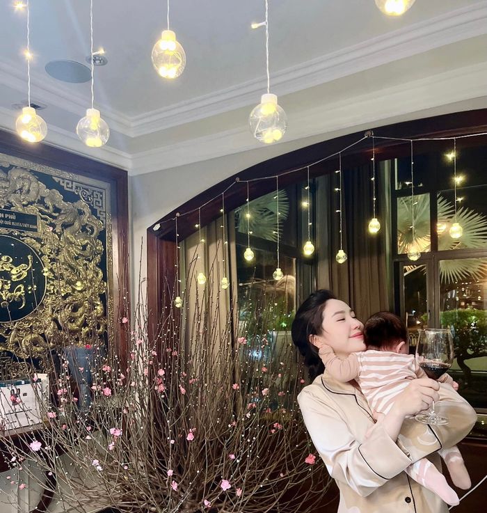 Bóc giá đồ mặc nhà của mỹ nhân Việt: Hồ Ngọc Hà 50 triệu