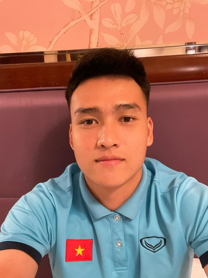 Bùi Hoàng Việt Anh - cầu thủ sút tung lưới Malaysia: Đẹp trai hết cỡ
