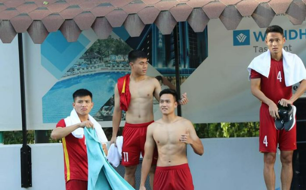 Bùi Hoàng Việt Anh - cầu thủ sút tung lưới Malaysia: Đẹp trai hết cỡ
