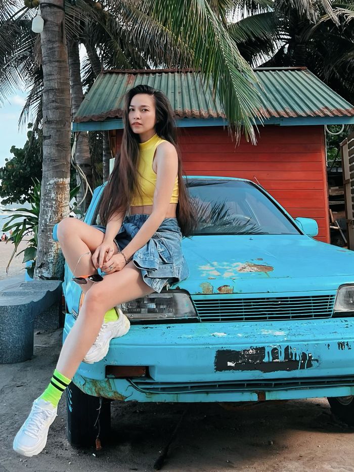 Các chị đẹp Vbiz dạo này thích ăn mặc trẻ hóa đến lạ