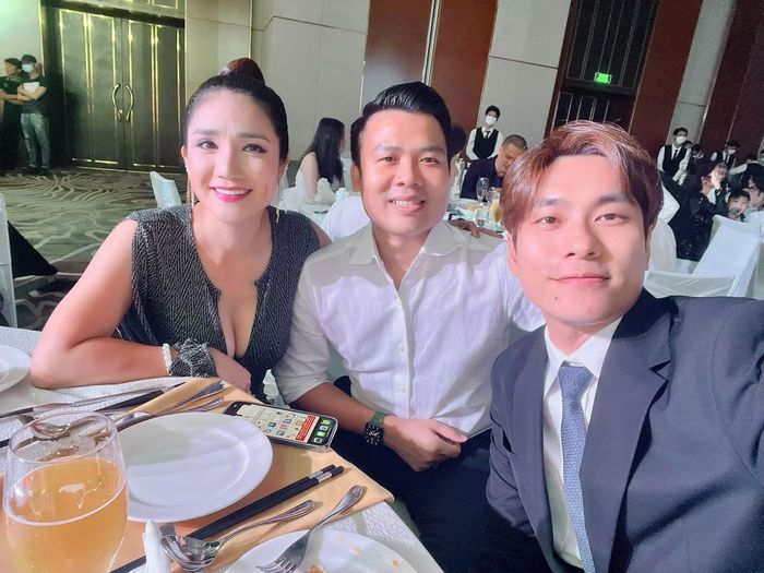 Kiều Minh Tuấn hậu chia tay phong độ, Cát Phượng quyết giữ hình xăm