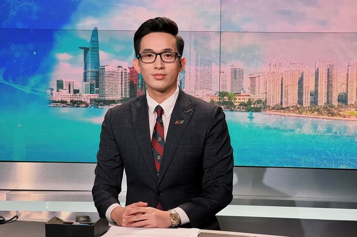 Chàng MC hỏi duyên trên thảm đỏ Bán kết Hoa hậu Hoàn vũ là ai?