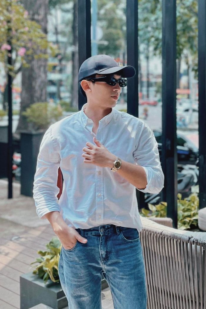 Chàng MC hỏi duyên trên thảm đỏ Bán kết Hoa hậu Hoàn vũ là ai?