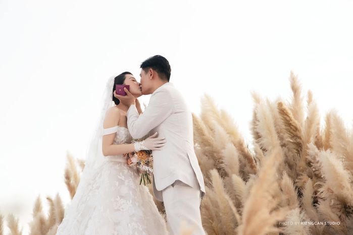 Chú rể Minh Hằng lộ diện trong đám cưới: hơn vợ 10 tuổi vẫn xứng đôi