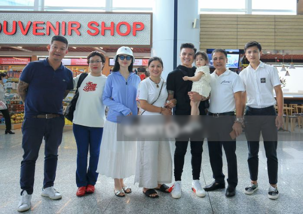 Quang Hải nhận màu áo mới tại Pháp, Chu Thanh Huyền gửi lời chúc