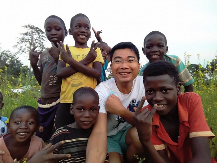 Cô gái Hải Dương theo chồng sang Angola: Sáng là bác sĩ, tối làm nông