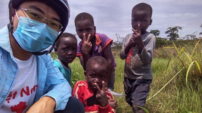 Cô gái Hải Dương theo chồng sang Angola: Sáng là bác sĩ, tối làm nông