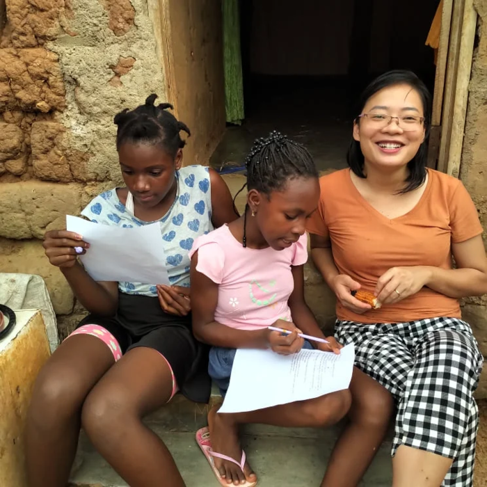 Cô gái Hải Dương theo chồng sang Angola: Sáng là bác sĩ, tối làm nông