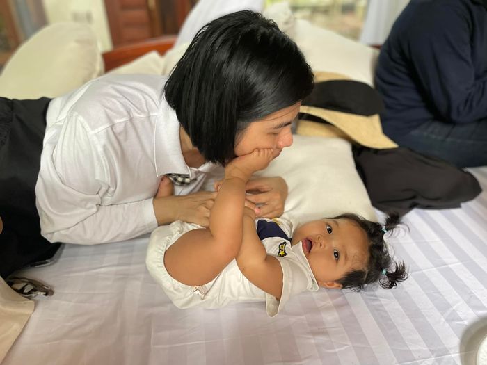 Cô Mẩy Bão Ngầm kết hôn lần 2, con gái mới sinh cực đáng yêu