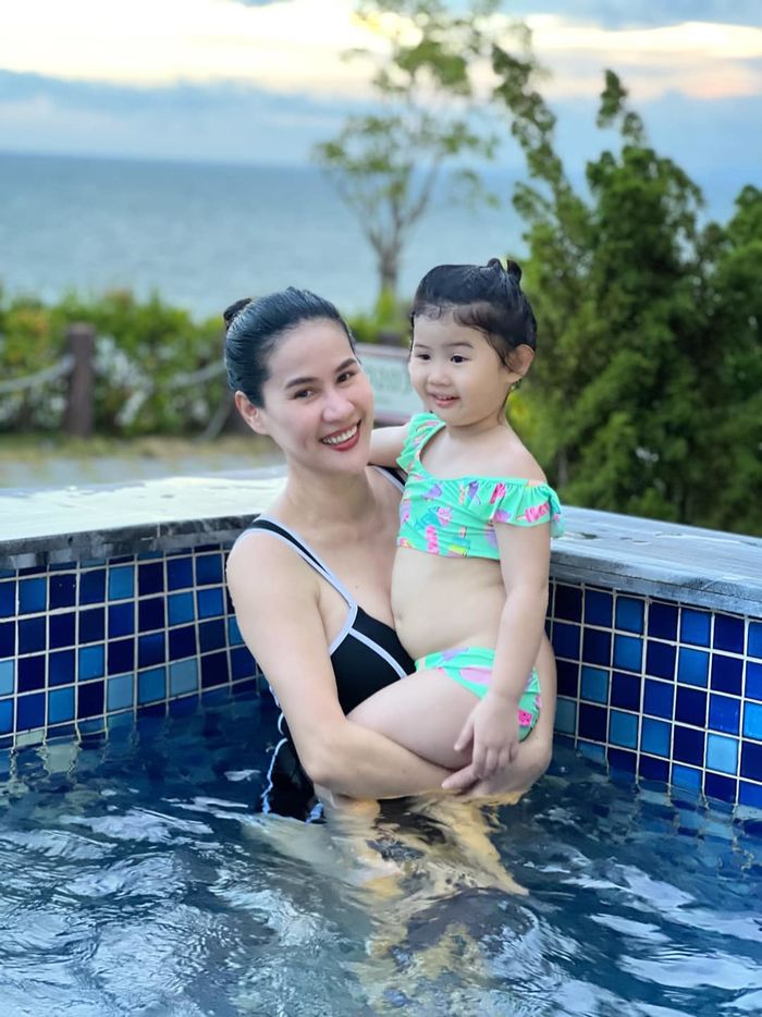 Con gái quốc tịch Mỹ của Thân Thúy Hà: giống mẹ như hai giọt nước