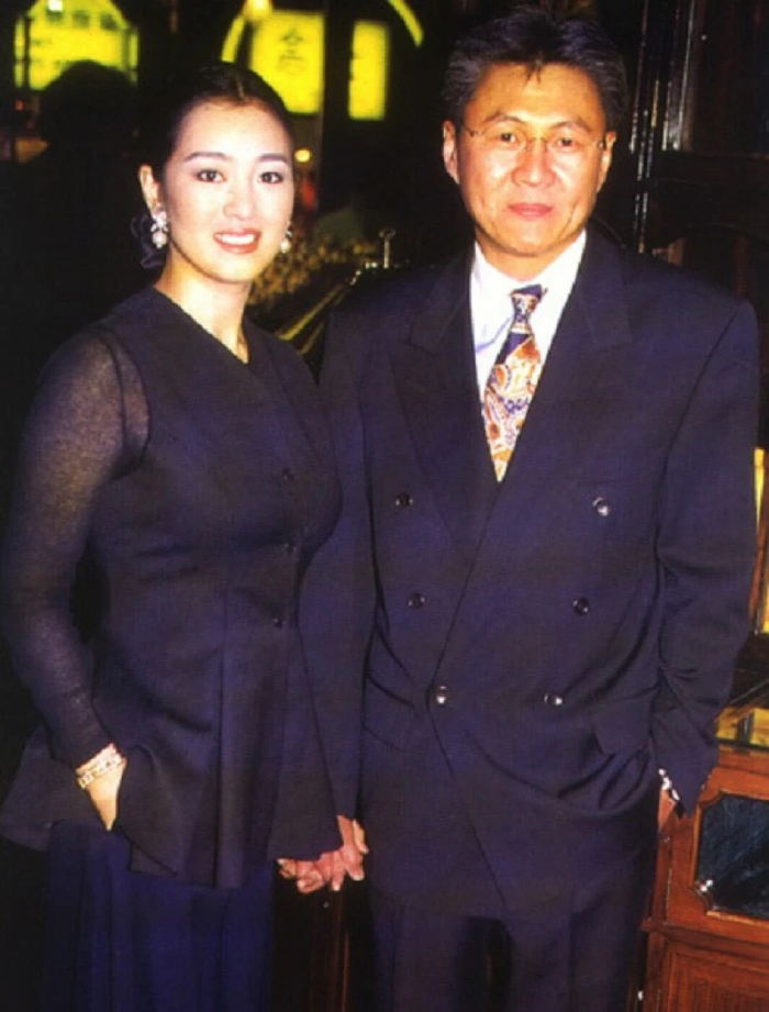 Củng Lợi tuổi 57: Biểu tượng thời trang toàn cầu, hạnh phúc bình dị