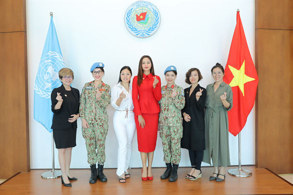 Cuộc thi Hoa hậu Hòa bình tranh chấp tên gọi: Thùy Tiên bức xúc