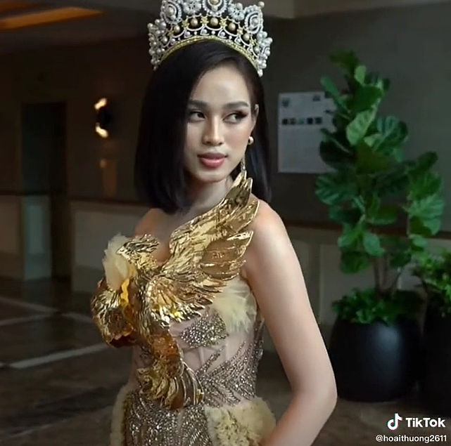 Dàn Hoa hậu lộng lẫy dự sự kiện: Đỗ Thị Hà tóc ngắn, Thùy Tiên táo bạo