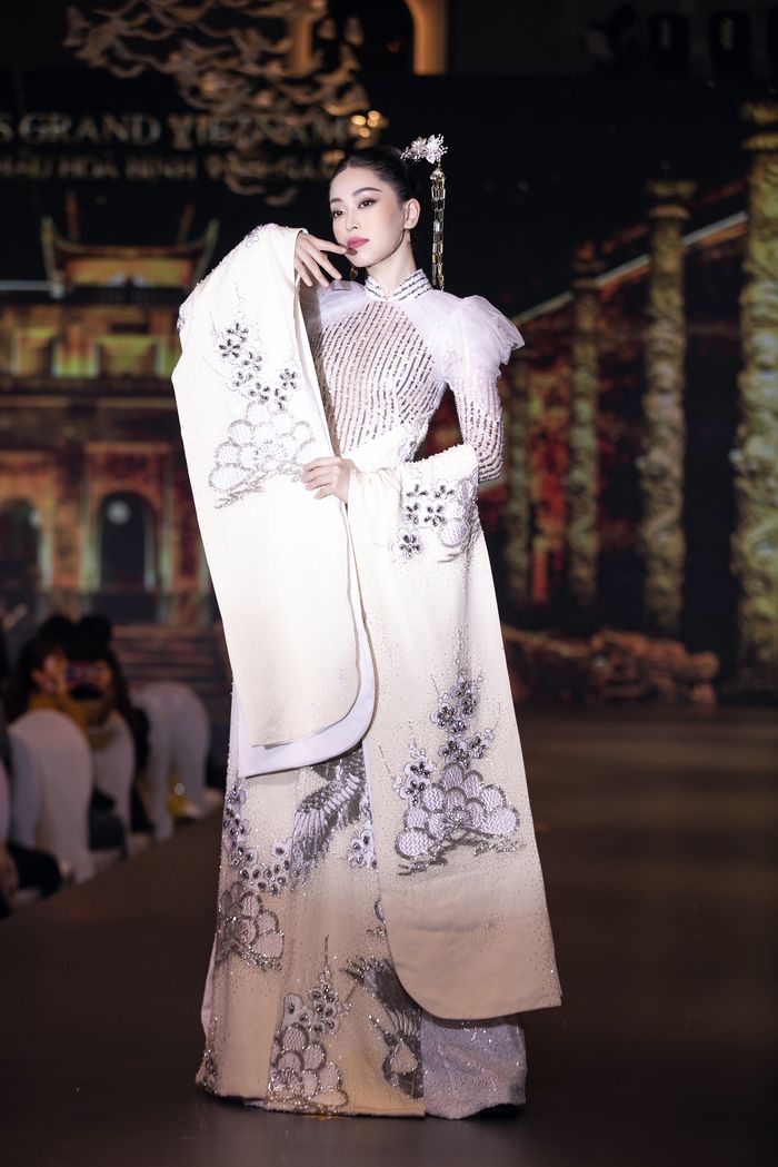 Đọ sắc dàn Miss Grand Thailand và Hoa, Á hậu Việt với áo dài