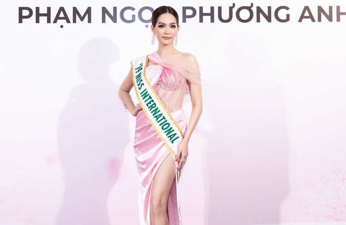 Dàn mỹ nhân Việt diện đồ pastel đến chúc mừng Á hậu Phương Anh